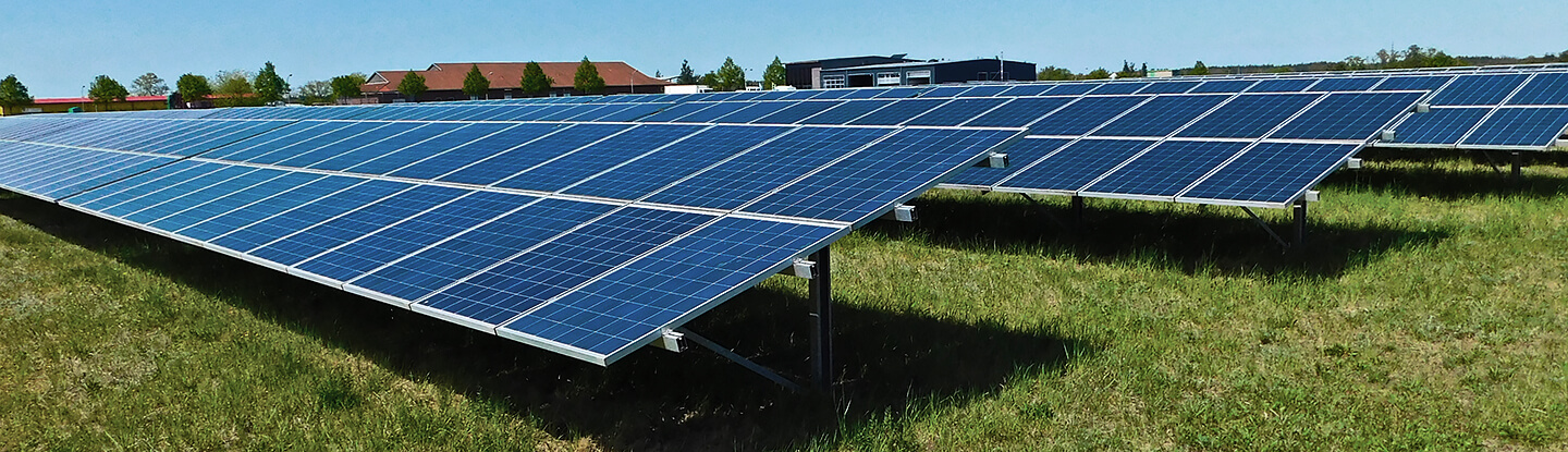 Thermische Solarkollektorer auf einem Sonnenpark