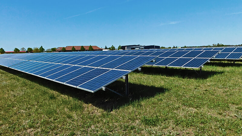 Thermische Solarkollektorer auf einem Sonnenpark