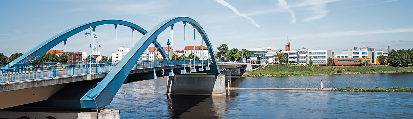 Frankfurt (Oder) mit Stadtbrücke und der polnischen Nachbarstadt Slubice
